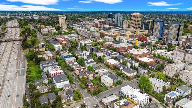 4218 Pasadena Place NE, Seattle, WA 98105