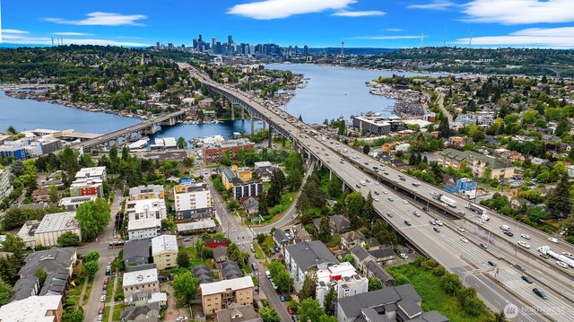4218 Pasadena Place NE, Seattle, WA 98105