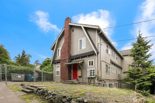 4218 Pasadena Place NE, Seattle, WA 98105