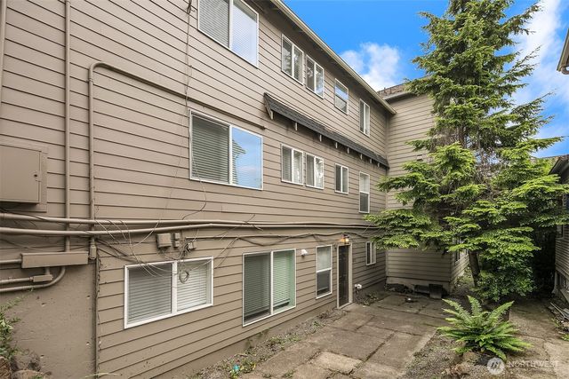 4218 Pasadena Place NE, Seattle, WA 98105