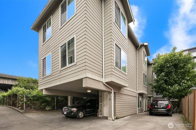 4218 Pasadena Place NE, Seattle, WA 98105