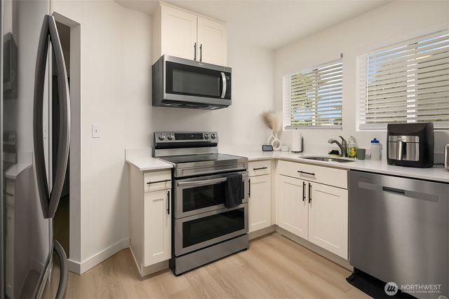 4218 Pasadena Place NE, Seattle, WA 98105