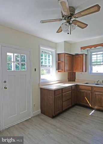 9 GILLISON AVE, Penns Grove, NJ 08069