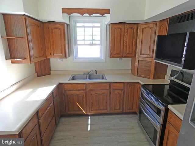 9 GILLISON AVE, Penns Grove, NJ 08069