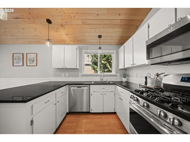 9620 N EDISON St, Portland, OR 97203