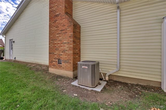 270 Selkirk Drive, North Tonawanda, NY 14120