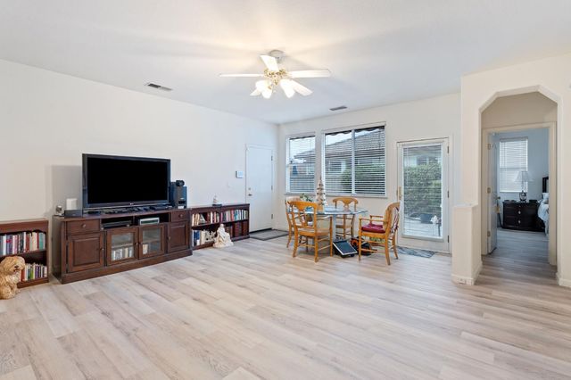 2270 Rose Arbor Dr, Sacramento, CA 95835