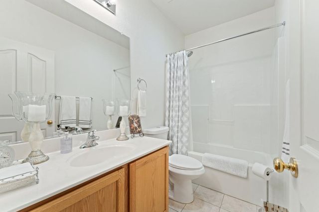 2270 Rose Arbor Dr, Sacramento, CA 95835