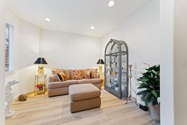 2270 Rose Arbor Dr, Sacramento, CA 95835