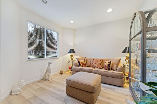 2270 Rose Arbor Dr, Sacramento, CA 95835