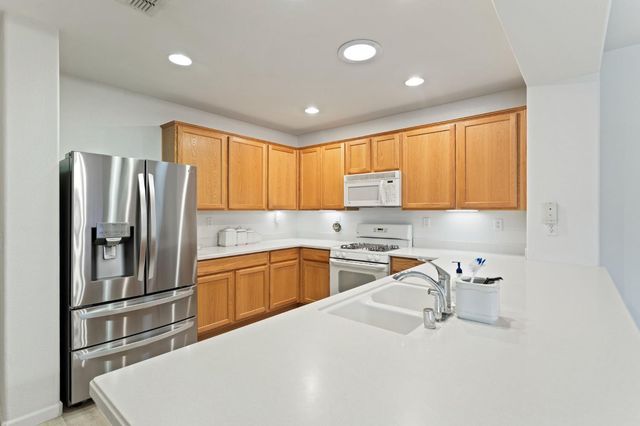 2270 Rose Arbor Dr, Sacramento, CA 95835