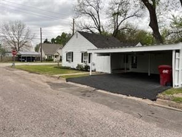 215 Orange Street, Farmersville, TX 75442
