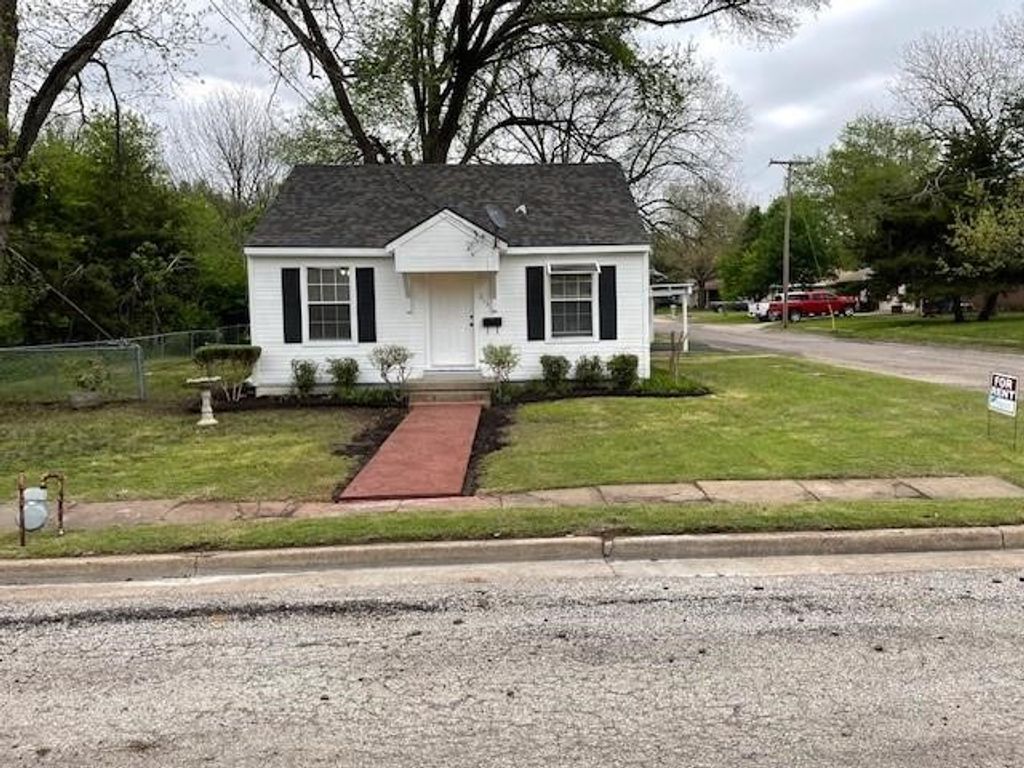 215 Orange Street, Farmersville, TX 75442