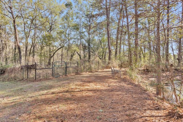 27789 Armadillo Road, Montgomery, TX 77356