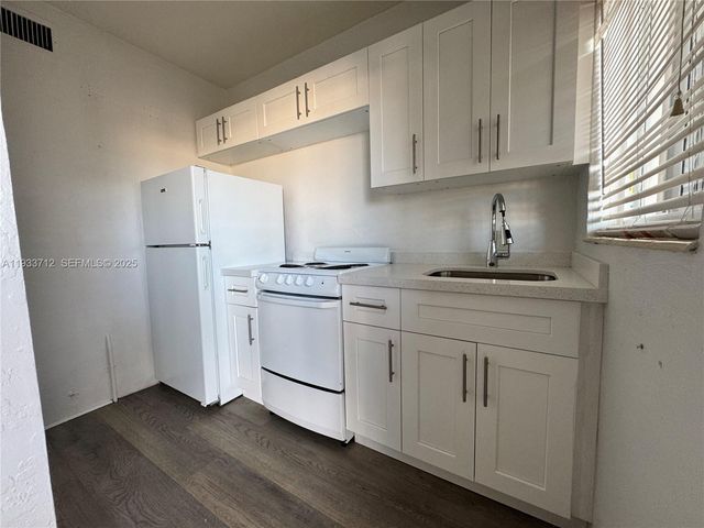 251 Hibiscus Drive 4, Miami Springs, FL 33166