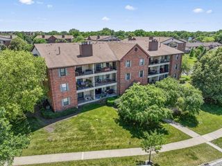 671 Hapsfield Lane 105, Buffalo Grove, IL 60089