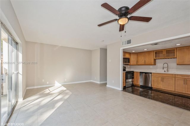 835 NW 81st Terrace 7, Plantation, FL 33324