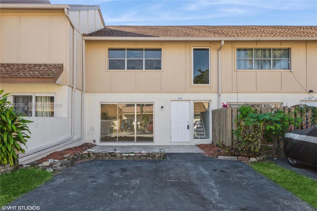 835 NW 81st Terrace 7, Plantation, FL 33324