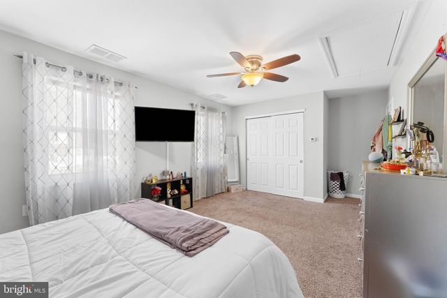 5 DOE DR, Blackwood, NJ 08012