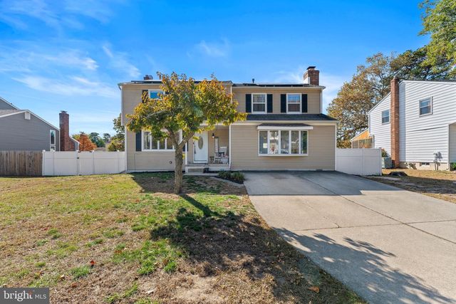 5 DOE DR, Blackwood, NJ 08012