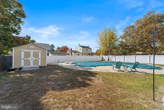 5 DOE DR, Blackwood, NJ 08012