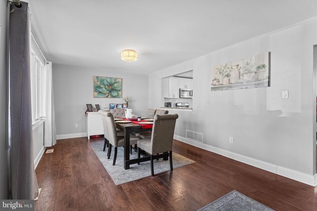 5 DOE DR, Blackwood, NJ 08012