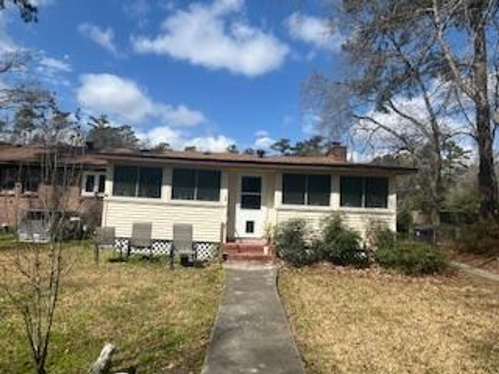 Image 2 of property listing at 1511 Bacons Bridge Road, Summerville, SC 29485