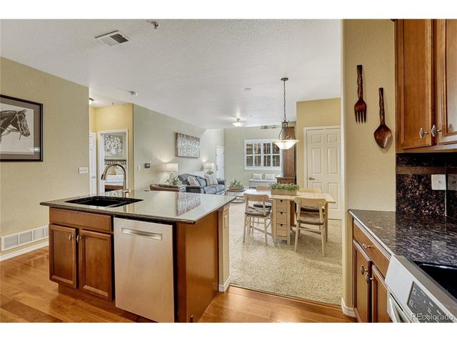 8460 Canyon Rim Trl 4, Englewood, CO 80112