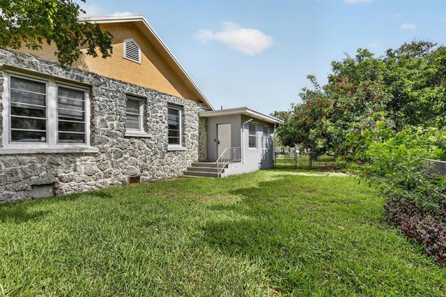 2465 Taylor Street, Hollywood, FL 33020