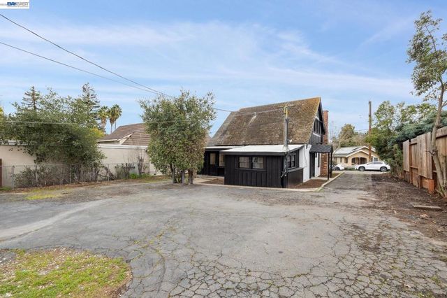 1856 1856 Almond Ave, Walnut Creek, CA 94596