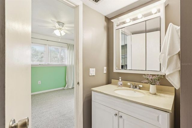 6325 NEWTOWN CIRCLE 25B2, Tampa, FL 33615