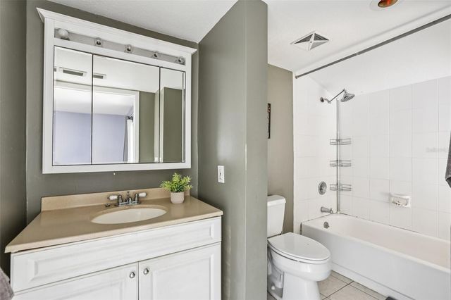 6325 NEWTOWN CIRCLE 25B2, Tampa, FL 33615