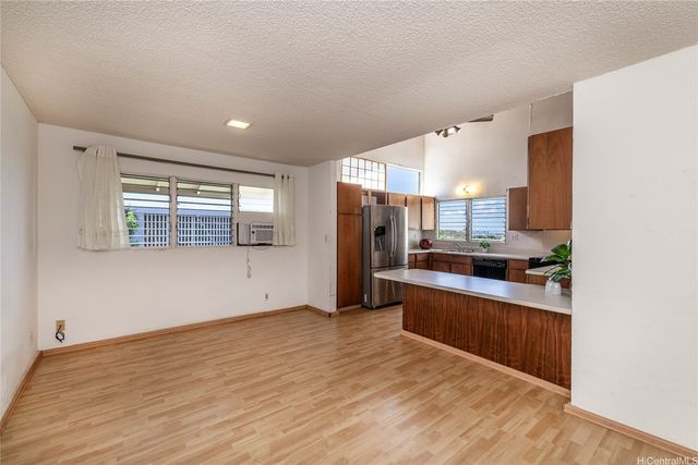 98-1015 Kaonohi Street, Aiea, HI 96701