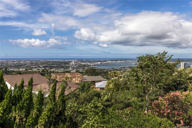 98-1015 Kaonohi Street, Aiea, HI 96701