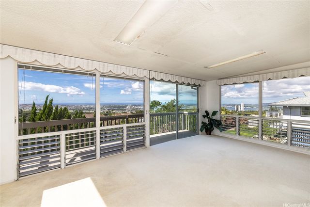 98-1015 Kaonohi Street, Aiea, HI 96701