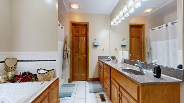 1743 Hidden Oak Trail, Mansfield, OH 44906