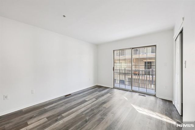 246 Matthews Drive, Newark, NJ 07103