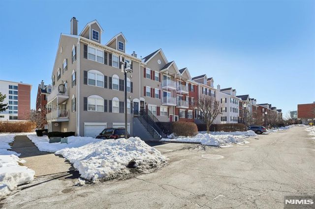 246 Matthews Drive, Newark, NJ 07103