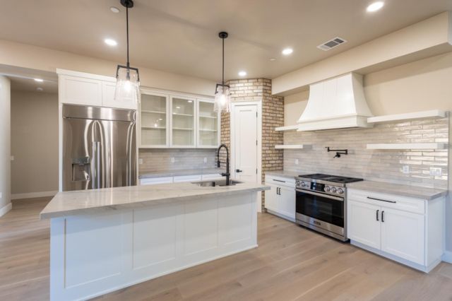 104 Southlite Cir, Sacramento, CA 95831