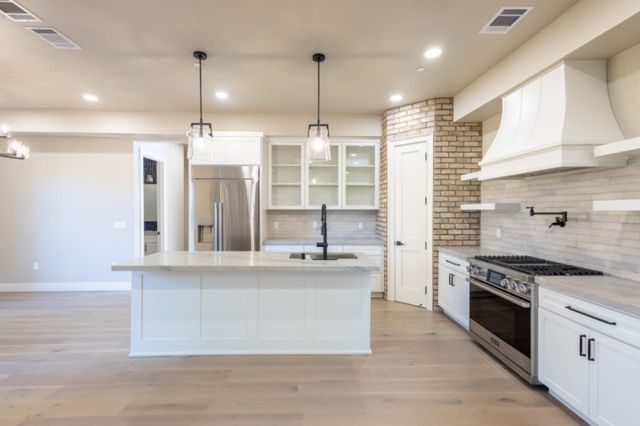 104 Southlite Cir, Sacramento, CA 95831