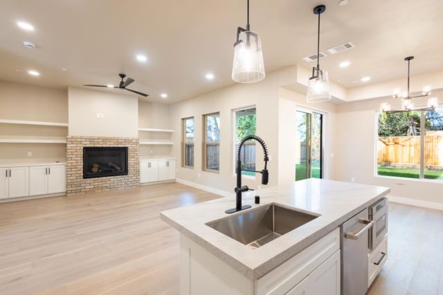 104 Southlite Cir, Sacramento, CA 95831