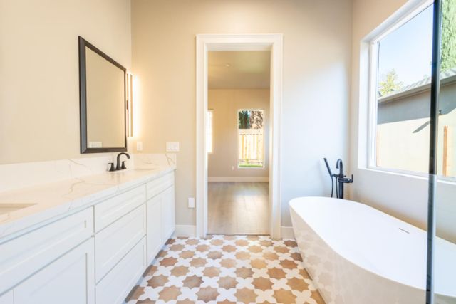 104 Southlite Cir, Sacramento, CA 95831