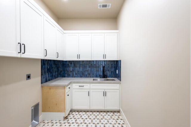 104 Southlite Cir, Sacramento, CA 95831