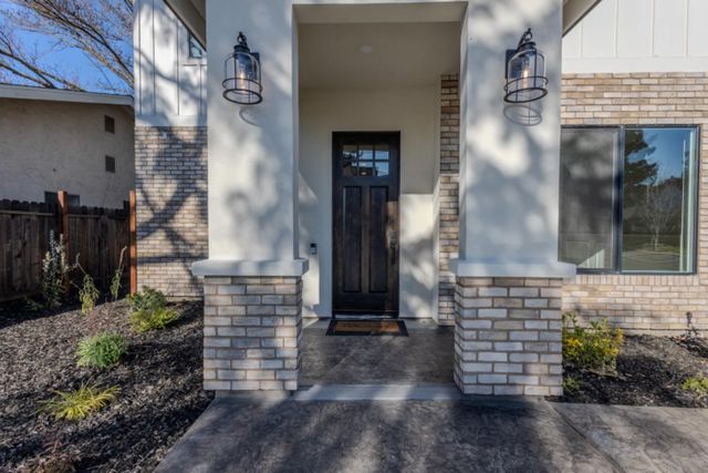 104 Southlite Cir, Sacramento, CA 95831