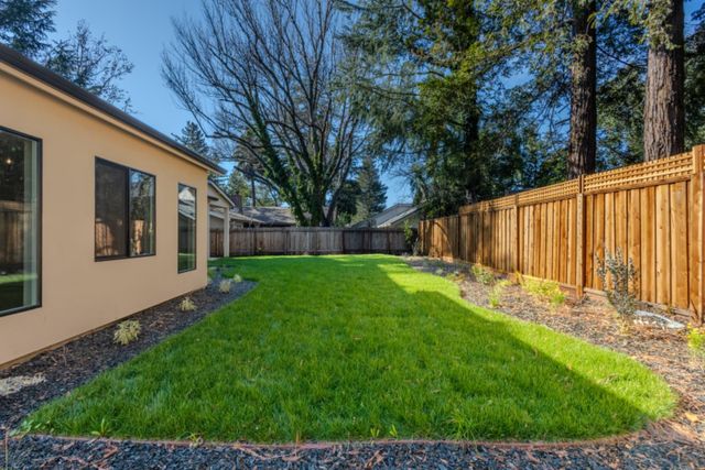 104 Southlite Cir, Sacramento, CA 95831