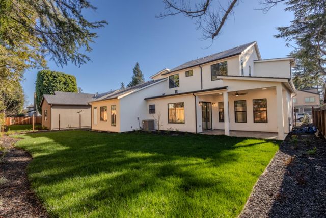 104 Southlite Cir, Sacramento, CA 95831