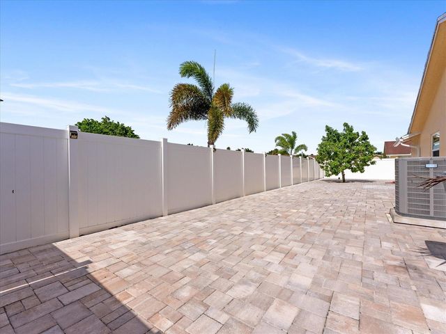 23040 SW 54th Avenue, Boca Raton, FL 33433
