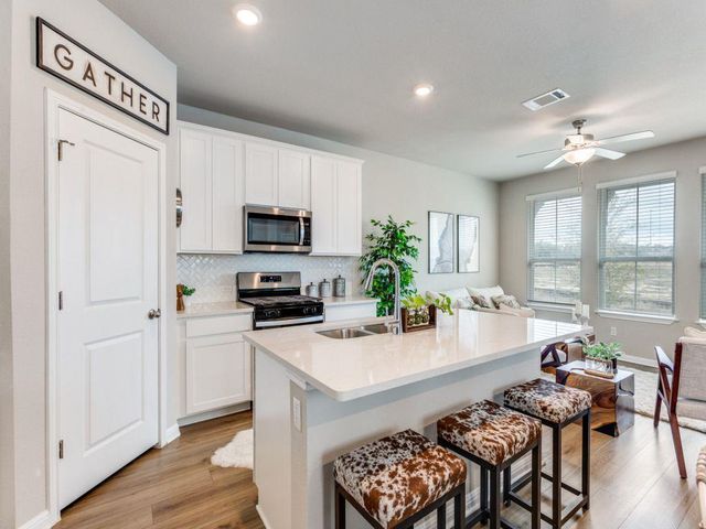 236 Lost Mine Peak LN, Dripping Springs, TX 78620