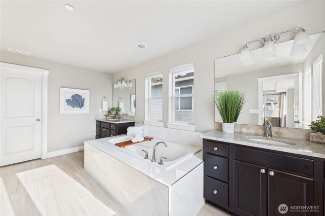 19608 82nd Pl NE, Kenmore, WA 98028