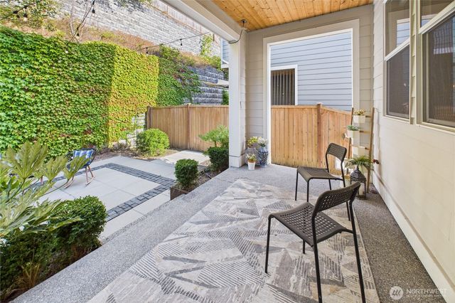 19608 82nd Pl NE, Kenmore, WA 98028